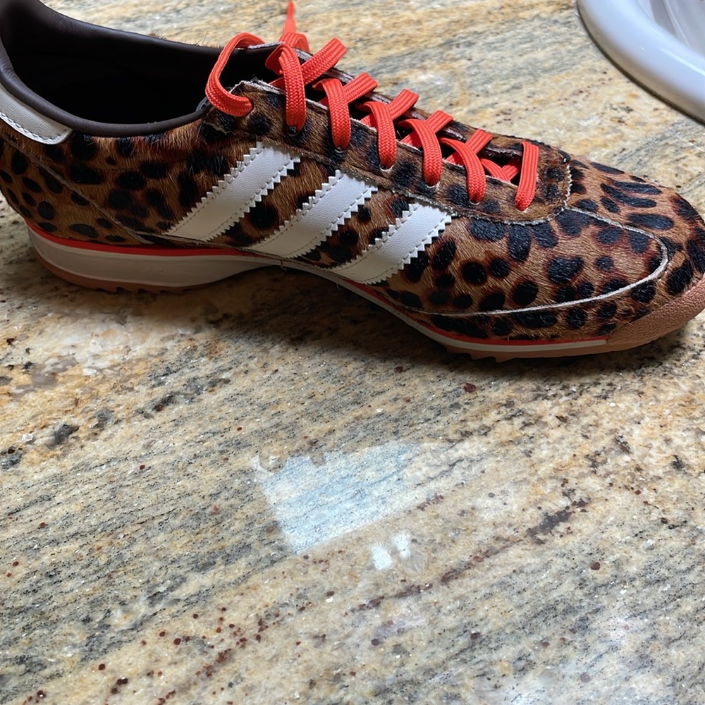 Adidas Leopard Sneakers 7.5 - Picture 7 of 8